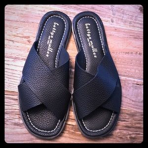 Gorgeous Bettye muller black leather slides sz 9!
